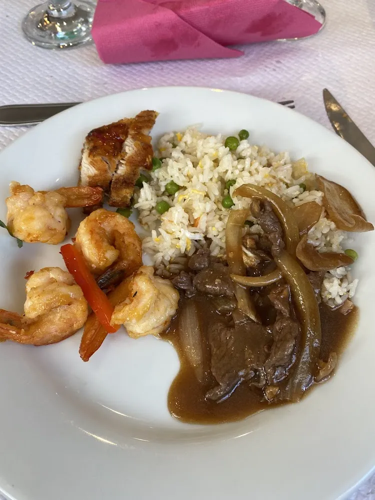 Crevette Sel Et Poivre Poulet Impérial Bœuf Aux Oignons Et Riz Cantonais